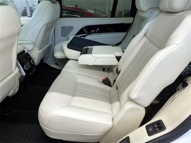Used 2025 Land Rover Range Rover Long Wheelbase SE image 15