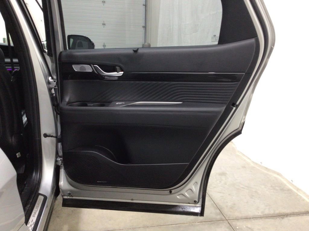 Used 2023 Hyundai Palisade Calligraphy image 35