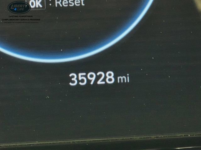 Used 2023 Hyundai Elantra Limited image 29