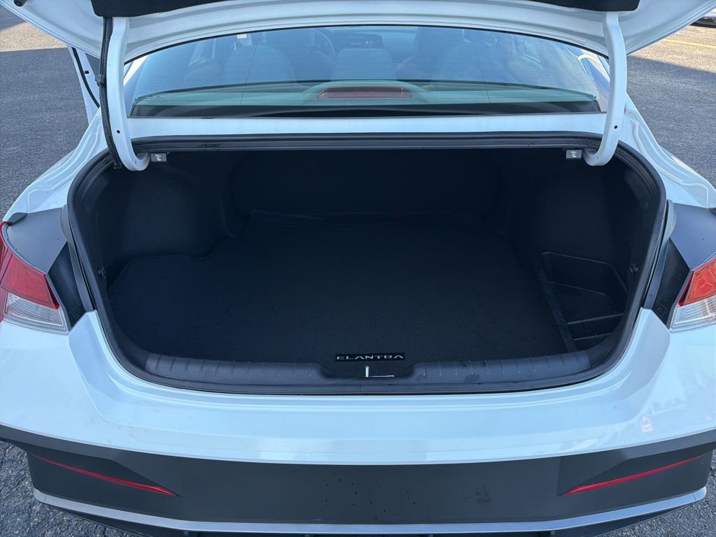 New 2025 Hyundai Elantra Sport image 22