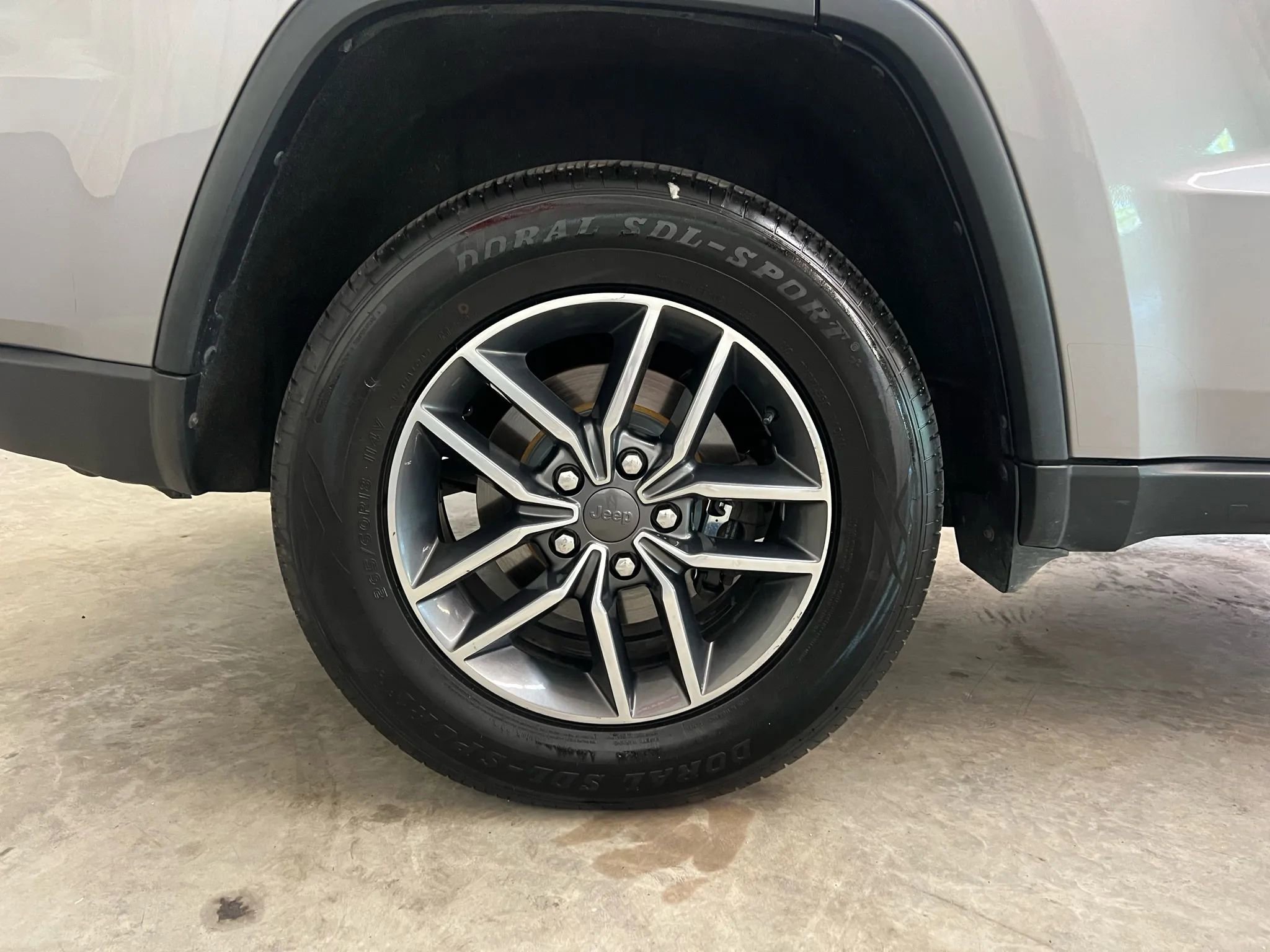 Used 2019 Jeep Grand Cherokee Limited image 17