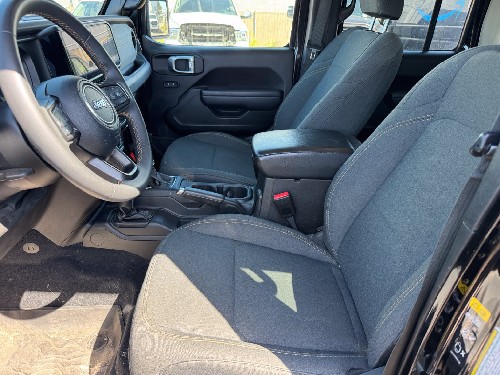 Used 2024 Jeep Wrangler Unlimited AWD/4WD image 24