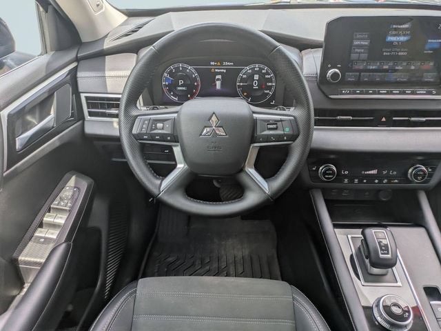 Used 2024 Mitsubishi Outlander SE FWD image 17