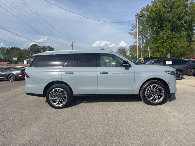 Used 2025 Lincoln Navigator Reserve image 15