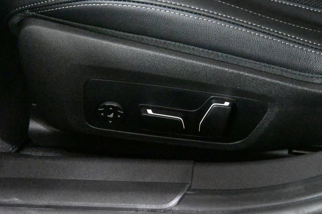 Used 2026 BMW 330i xDrive Sedan w/ Convenience Package image 28