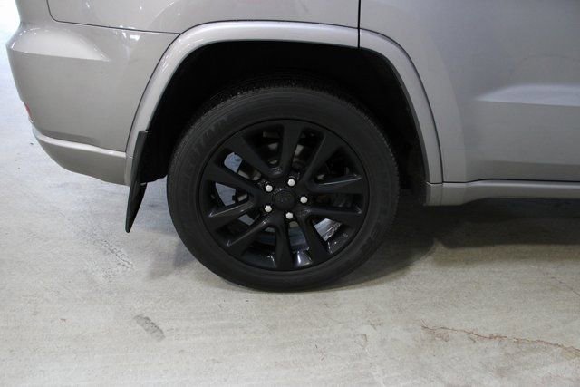 Used 2019 Jeep Grand Cherokee Altitude image 10