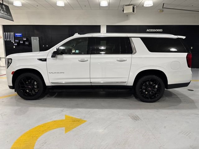 Used 2023 GMC Yukon XL SLT AWD/4WD image 2