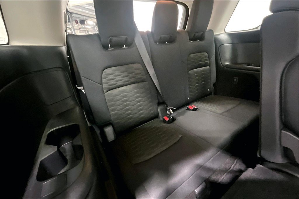 Used 2025 Nissan Pathfinder SV FWD image 29