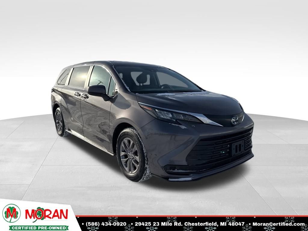 Used 2024 Toyota Sienna LE image 7
