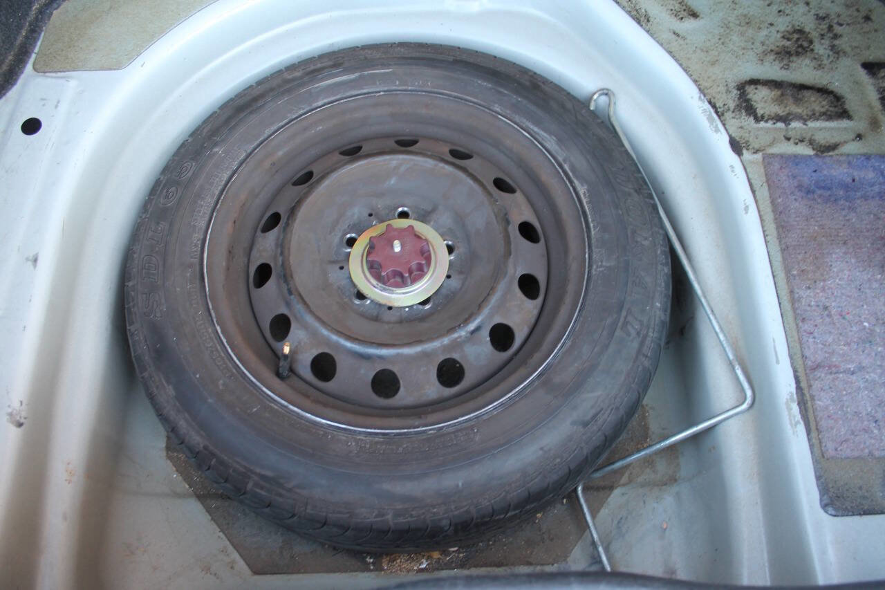 Used 2001 Toyota Camry LE FWD image 33