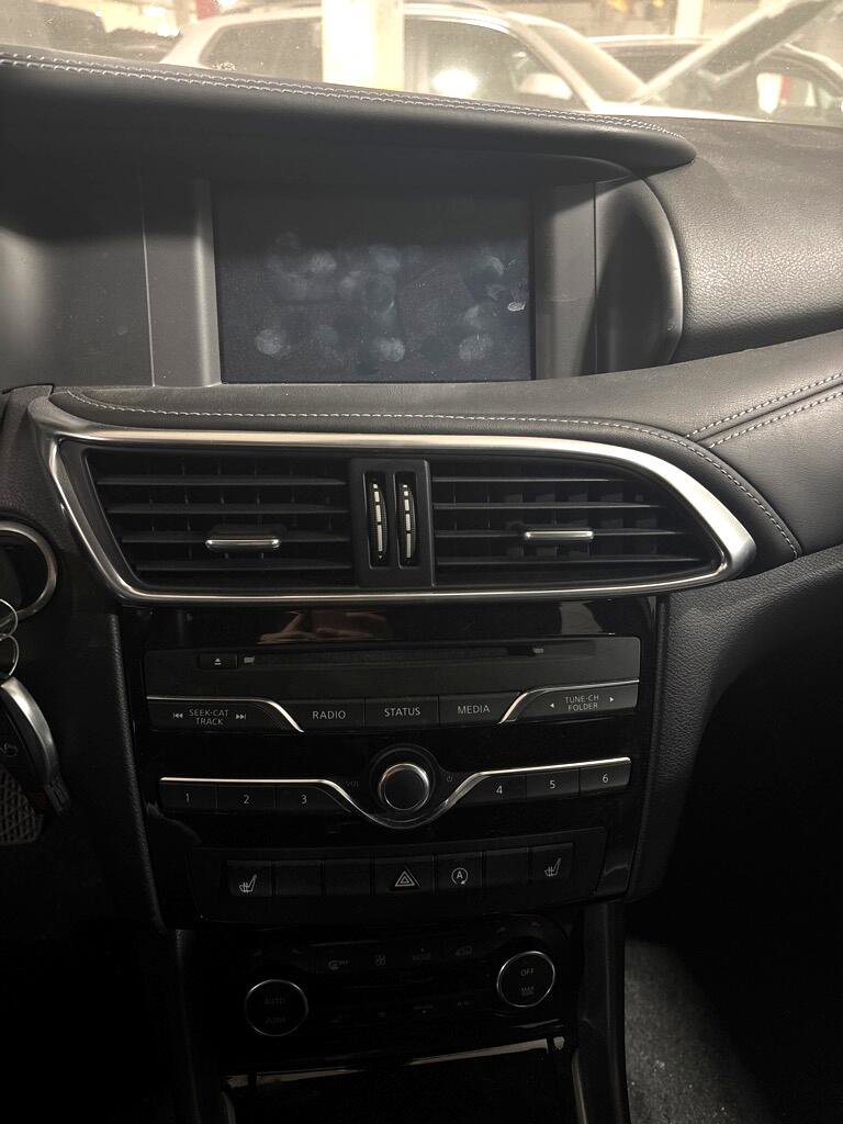 Used 2018 INFINITI QX30 Premium w/ Cargo Package image 17