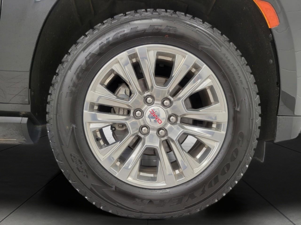 Used 2022 GMC Yukon XL Denali image 3