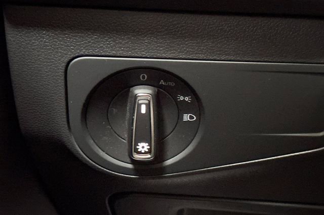 Certified 2022 Volkswagen Tiguan SE R-Line FWD image 35