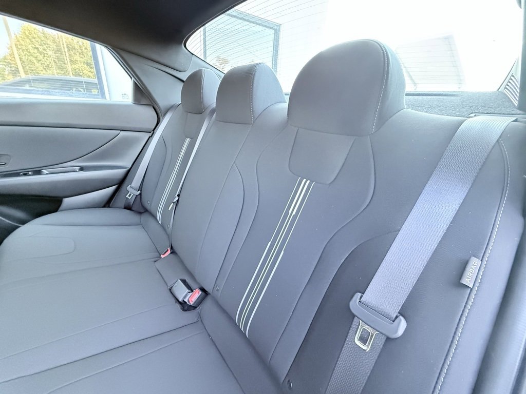 New 2025 Hyundai Elantra SEL image 28