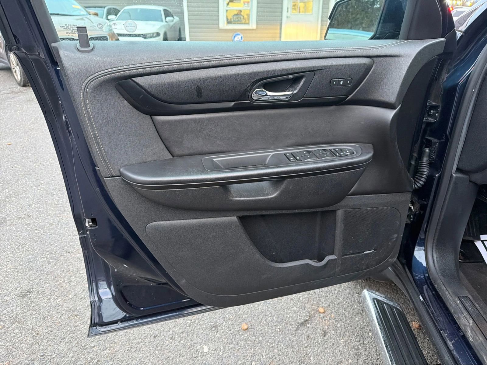 Used 2017 Chevrolet Traverse LT image 24