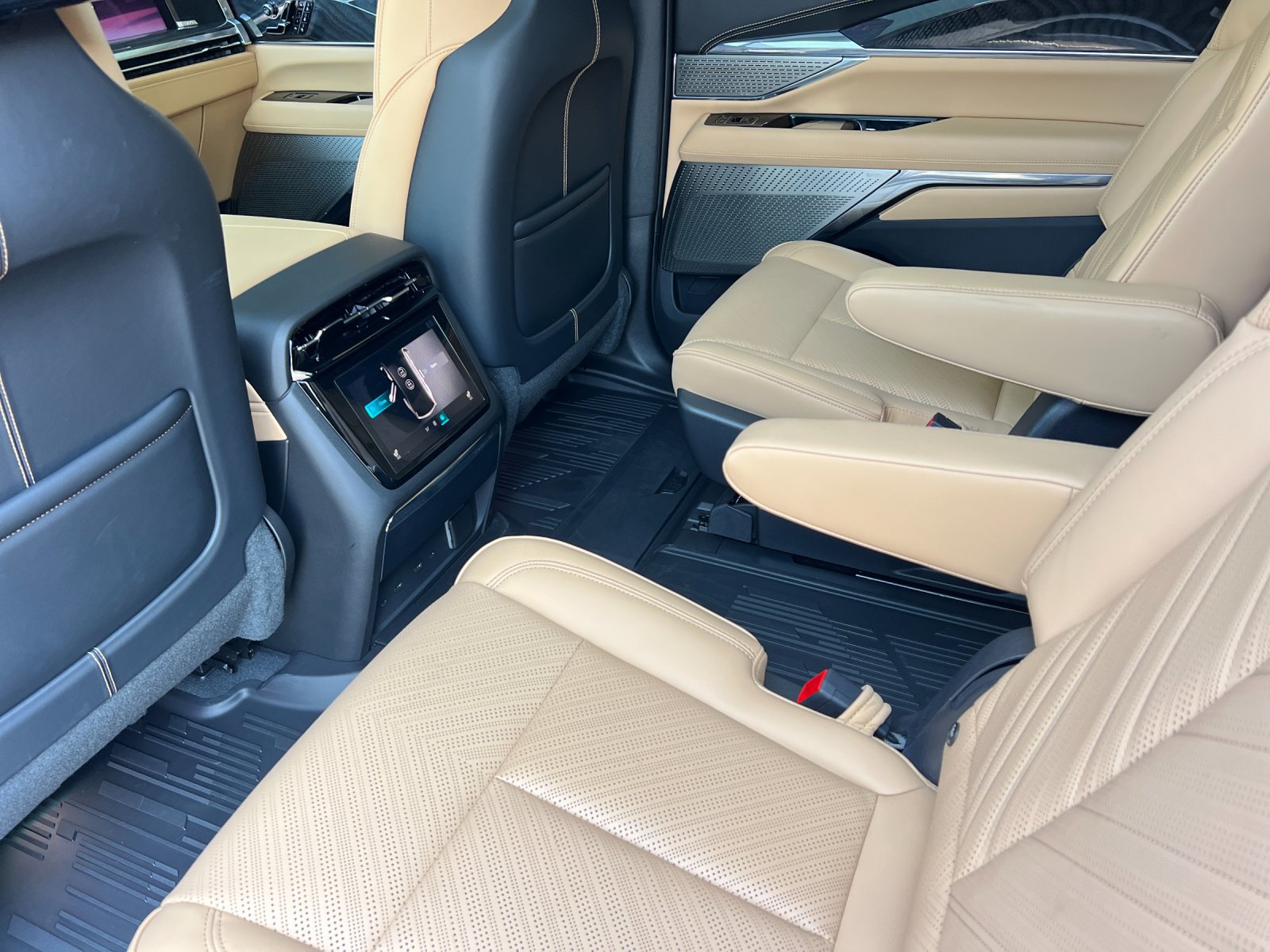 Certified 2026 Cadillac Escalade IQL Sport 2 AWD/4WD image 12