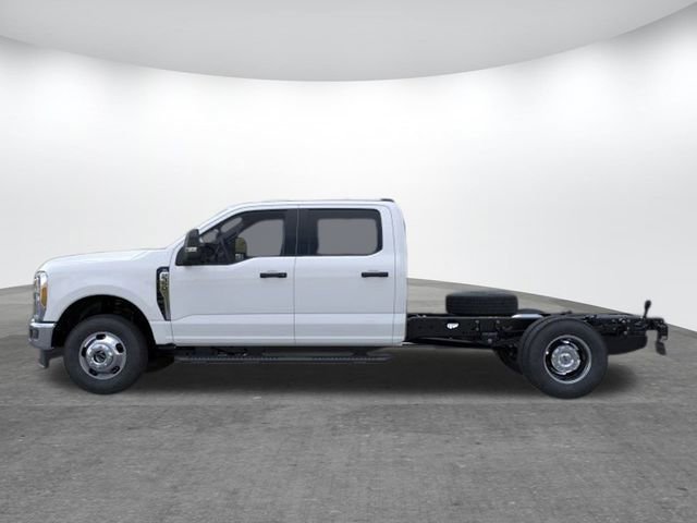 New 2026 Ford F350 XL w/ XL Chrome Package image 3