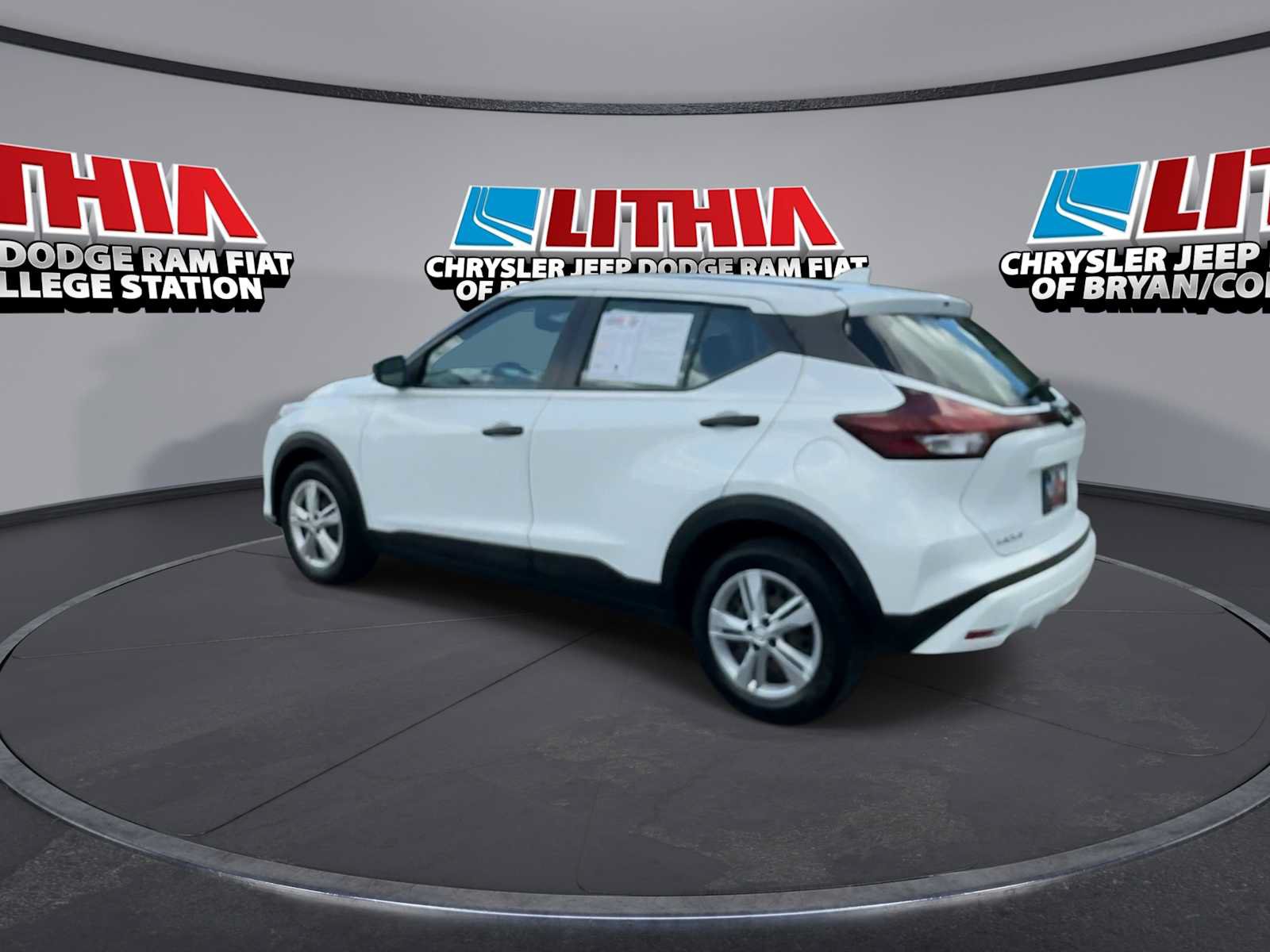 Used 2022 Nissan Kicks S FWD image 6