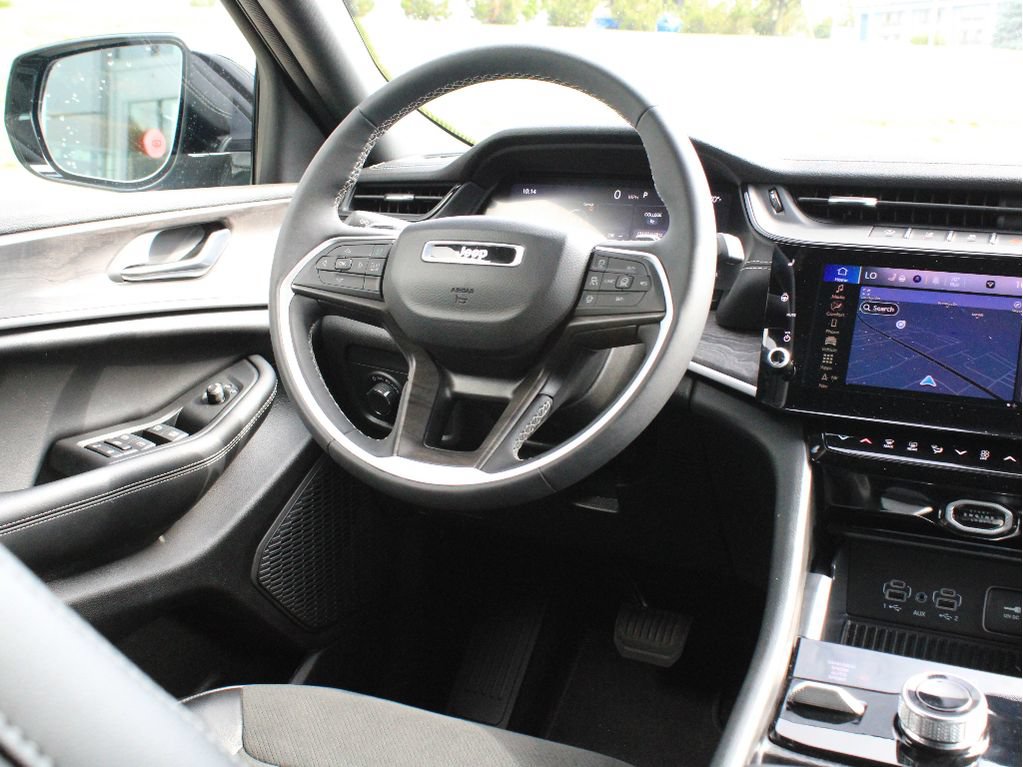 Used 2026 Jeep Grand Cherokee Altitude AWD/4WD image 14