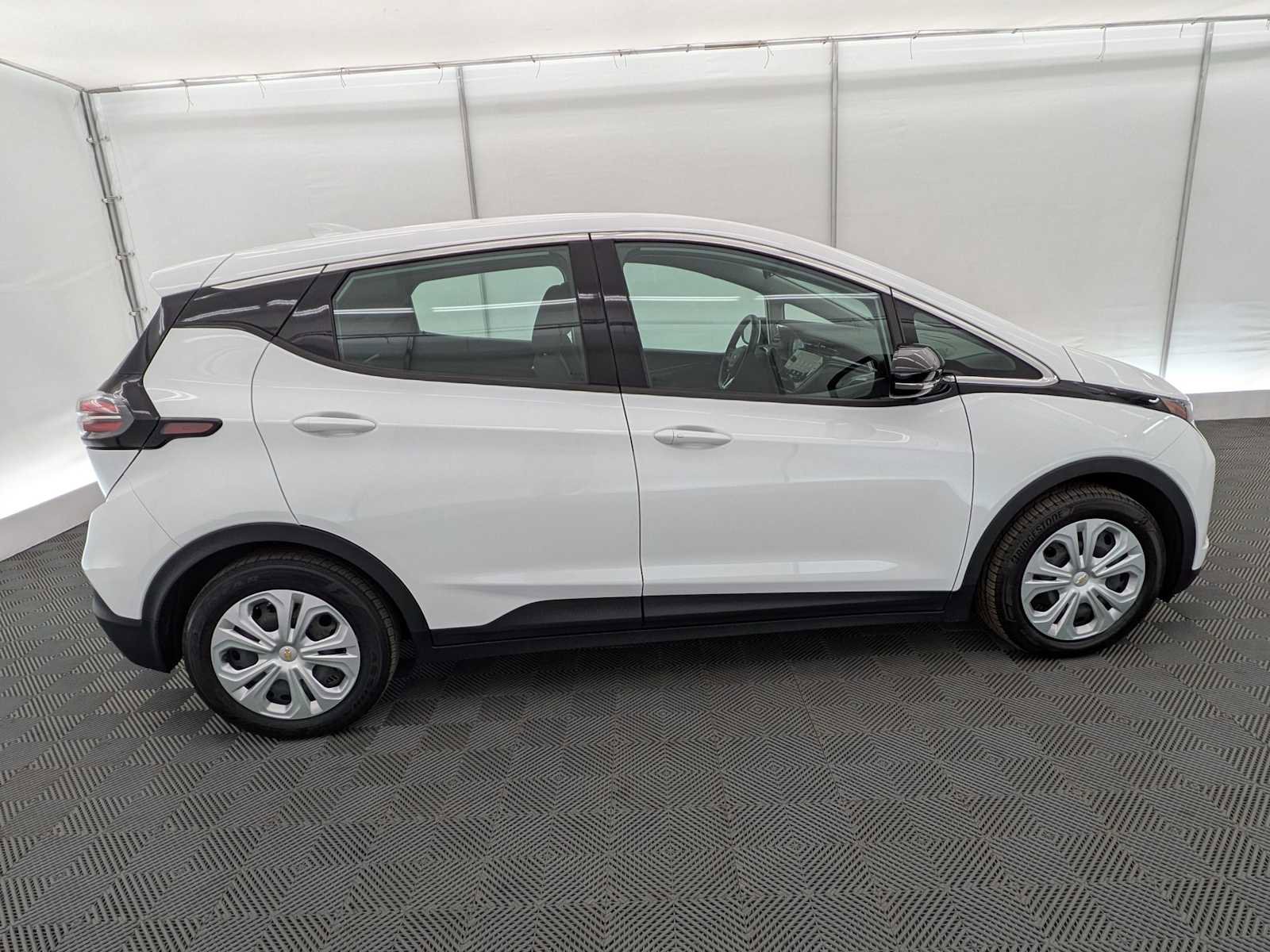 Used 2023 Chevrolet Bolt LT w/ Driver Confidence Package FWD image 6