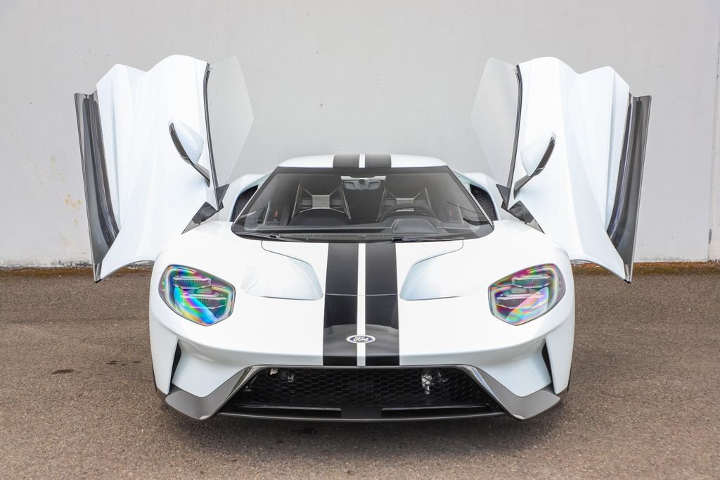 Used 2017 Ford GT RWD image 9