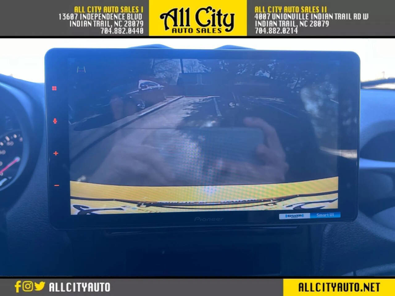 Used 2015 Jeep Renegade Latitude w/ Popular Equipment Group image 28