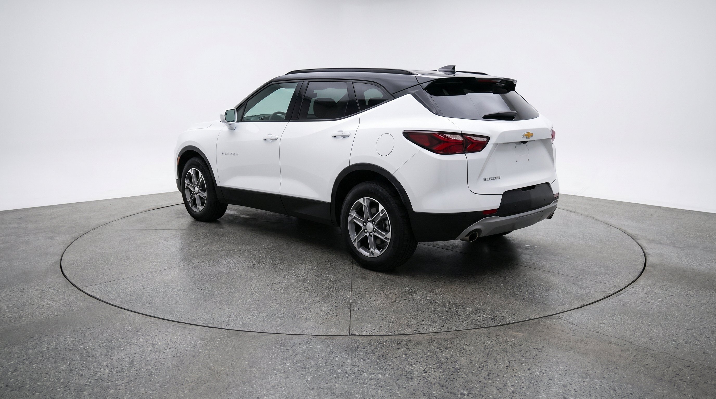 Used 2025 Chevrolet Blazer LT FWD image 6