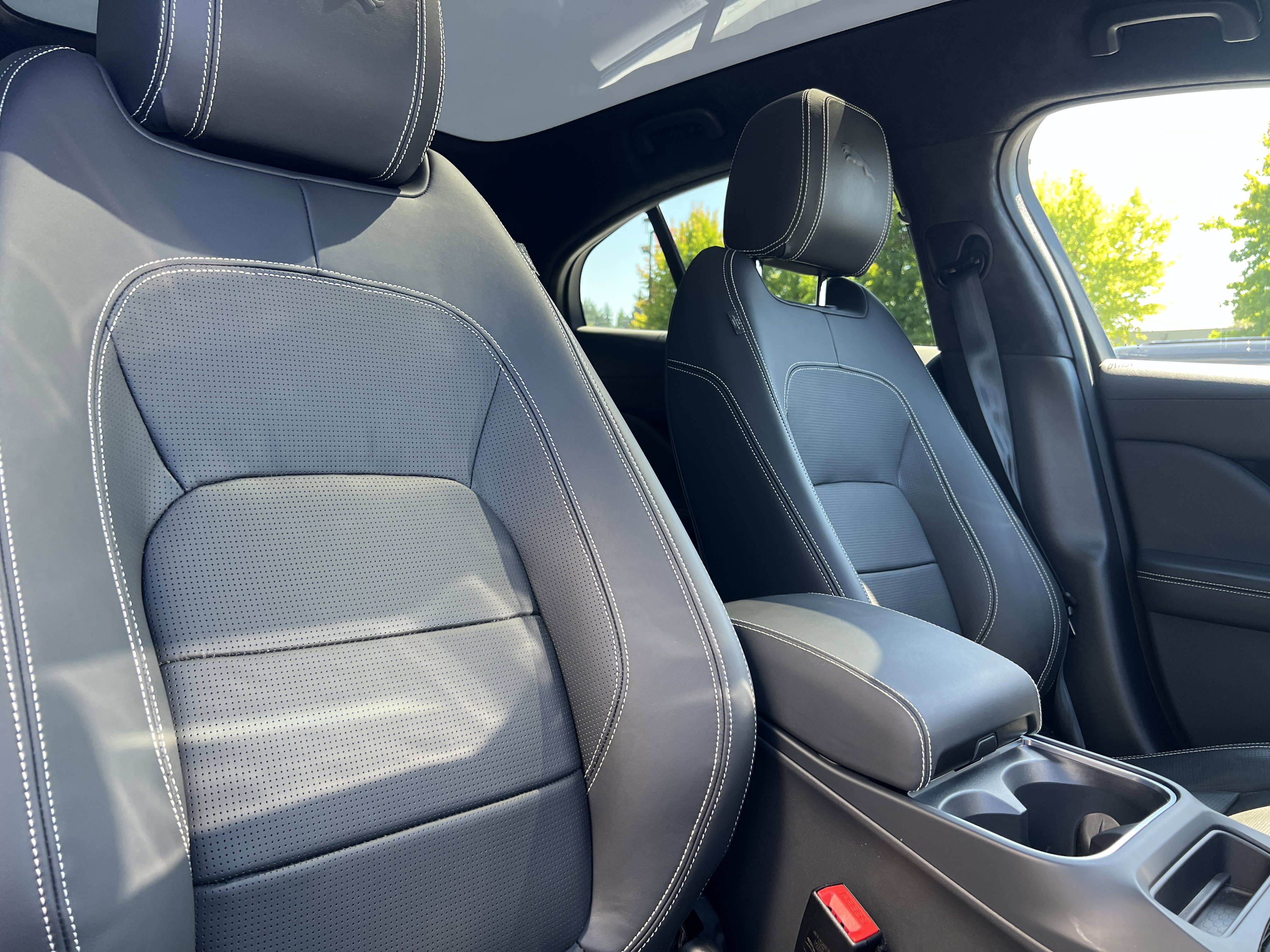 Certified 2024 Jaguar I-PACE R-Dynamic HSE image 12