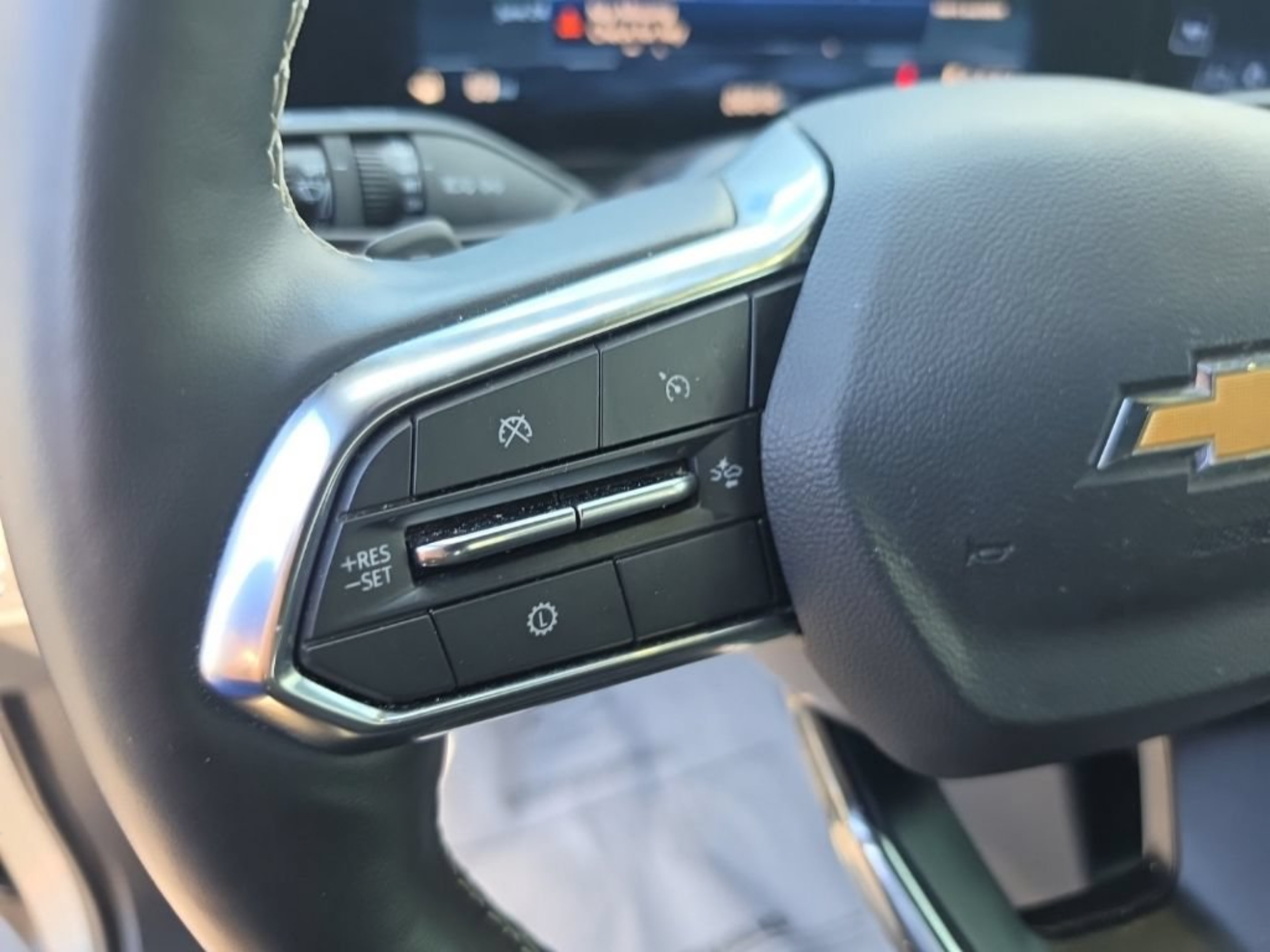 Used 2025 Chevrolet Traverse LT w/ LPO, Floor Liner Package FWD image 15