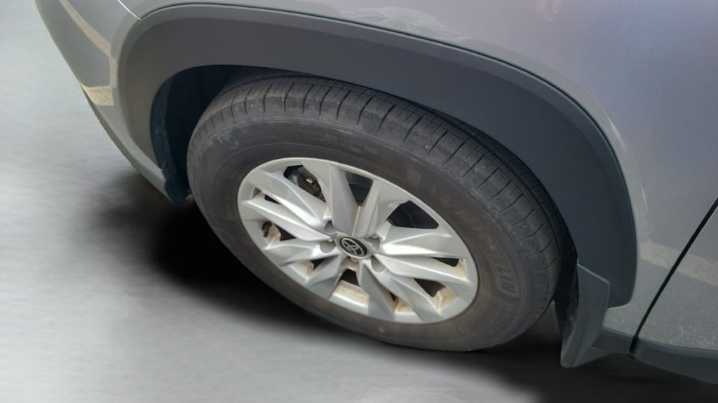 Used 2025 Toyota Corolla Cross LE FWD image 11