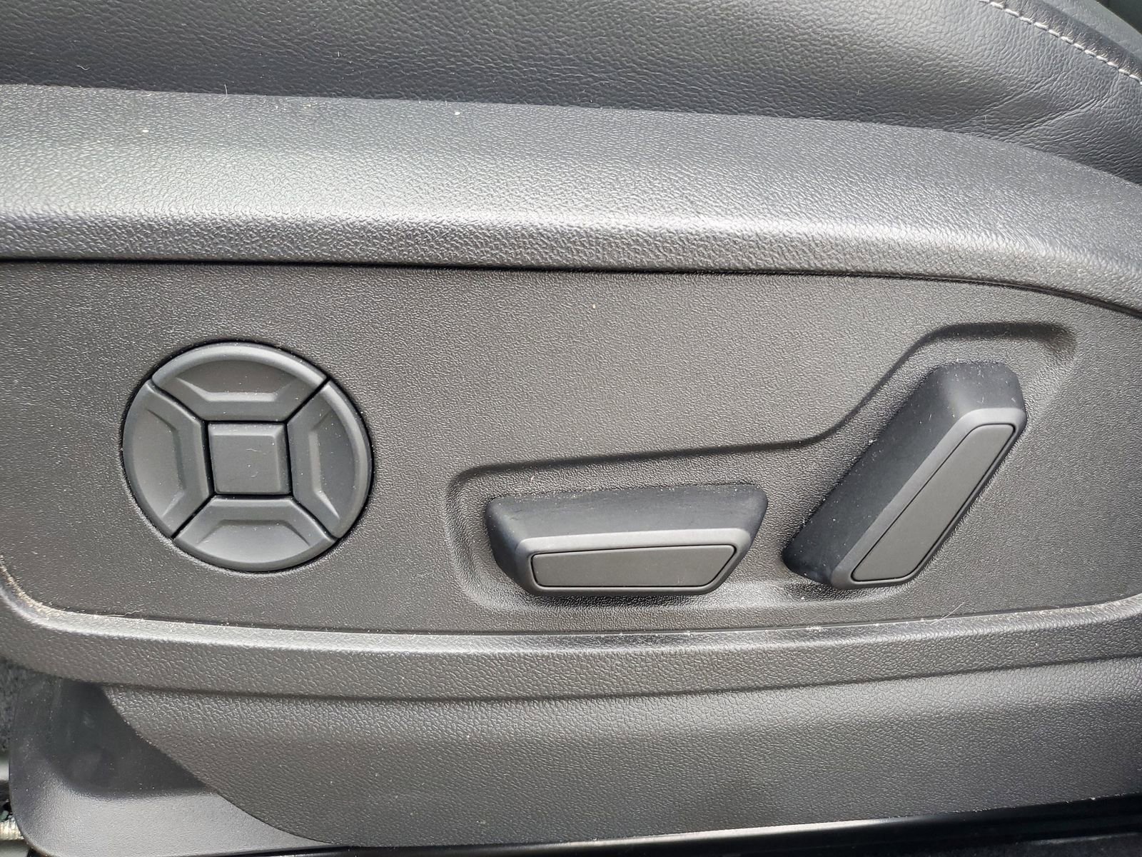 Used 2025 Audi Q5 Premium w/ Convenience Package image 22