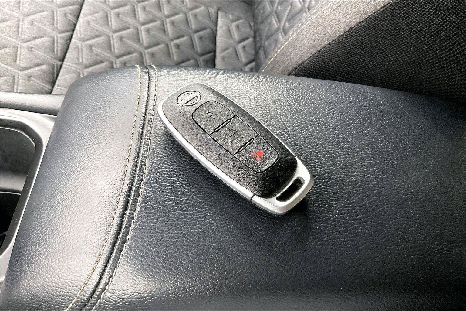 Certified 2025 Nissan Kicks SV AWD/4WD image 12