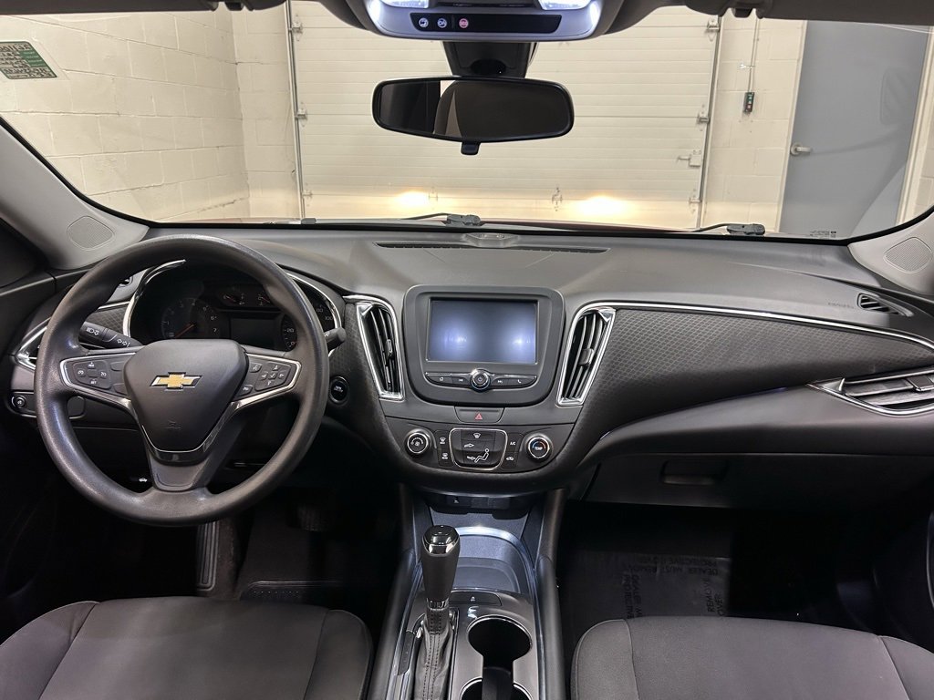 Used 2017 Chevrolet Malibu LT image 17