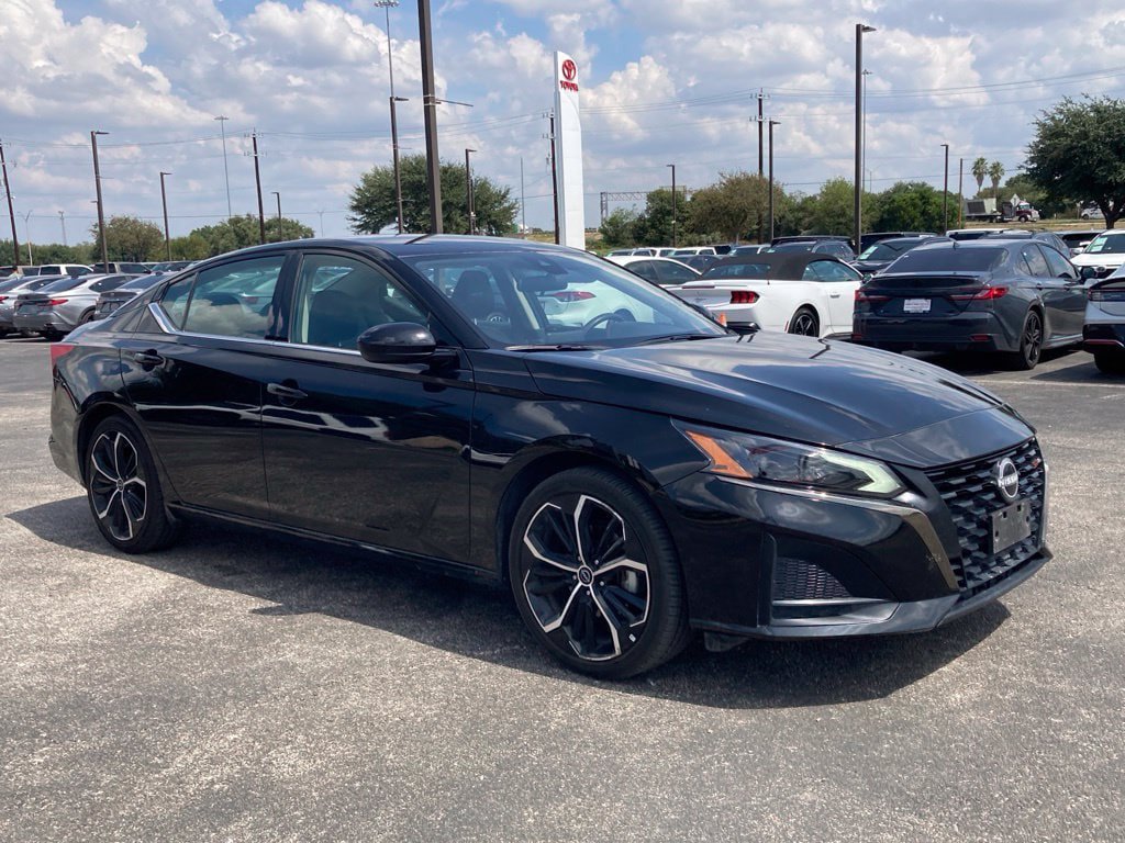 Used 2025 Nissan Altima 2.5 SR FWD image 3