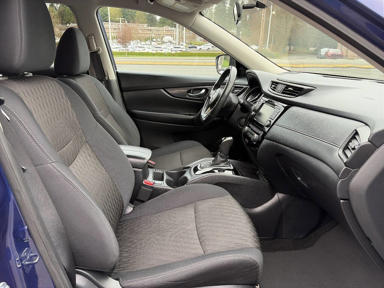 Used 2018 Nissan Rogue SV image 18