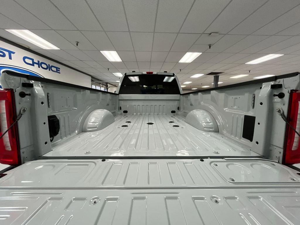 New 2026 Ford F350 4x4 Crew Cab Super Duty image 11