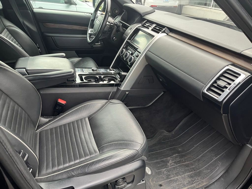 Used 2018 Land Rover Discovery HSE Luxury AWD/4WD image 3