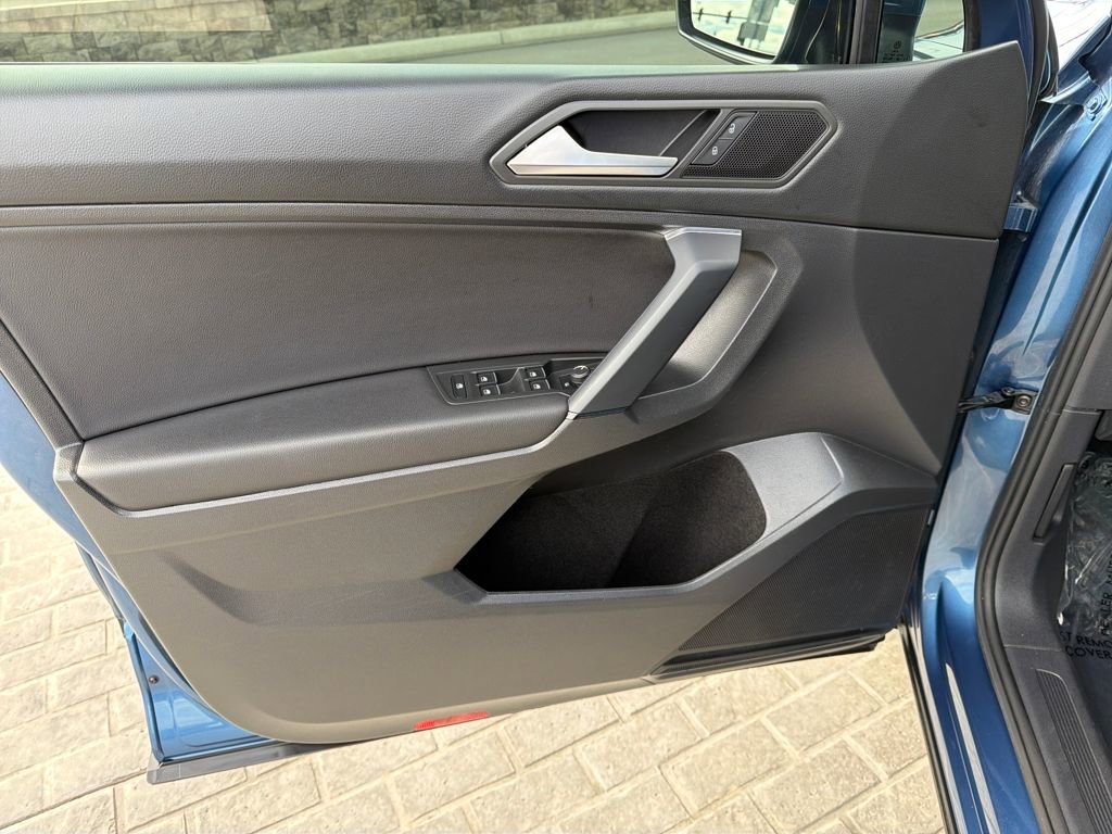 Used 2019 Volkswagen Tiguan SE w/ Panoramic Sunroof Package image 10