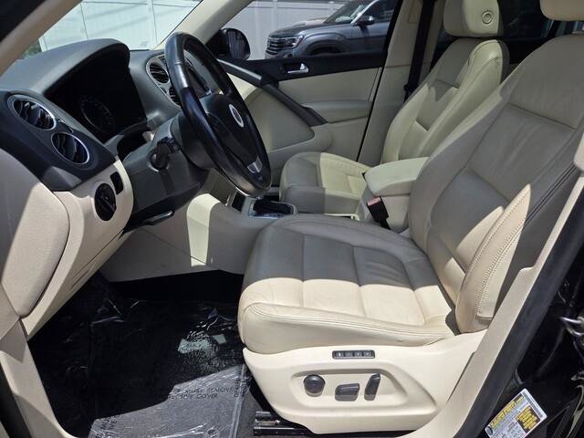 Used 2009 Volkswagen Tiguan SE AWD/4WD image 3
