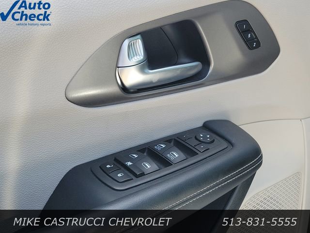 Used 2023 Chrysler Pacifica Touring-L FWD image 24