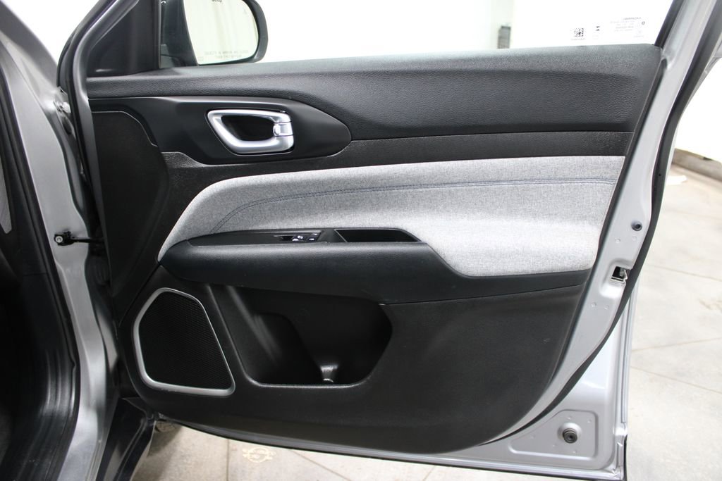 Used 2024 Jeep Compass Latitude image 31