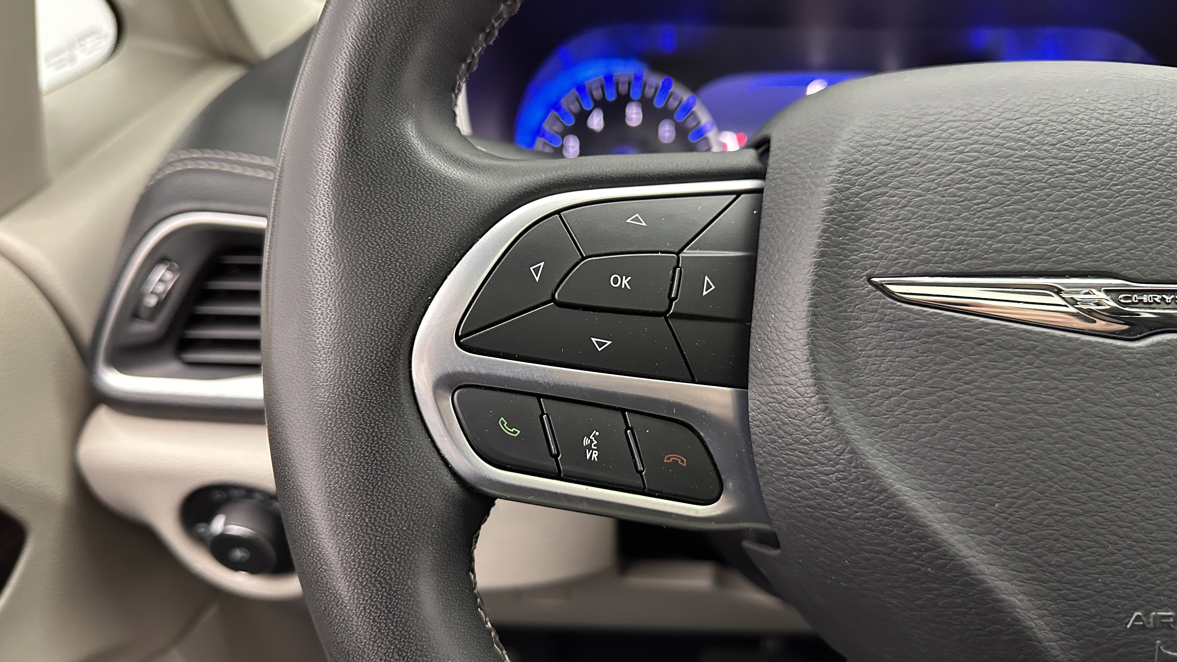Used 2023 Chrysler Pacifica Limited image 22