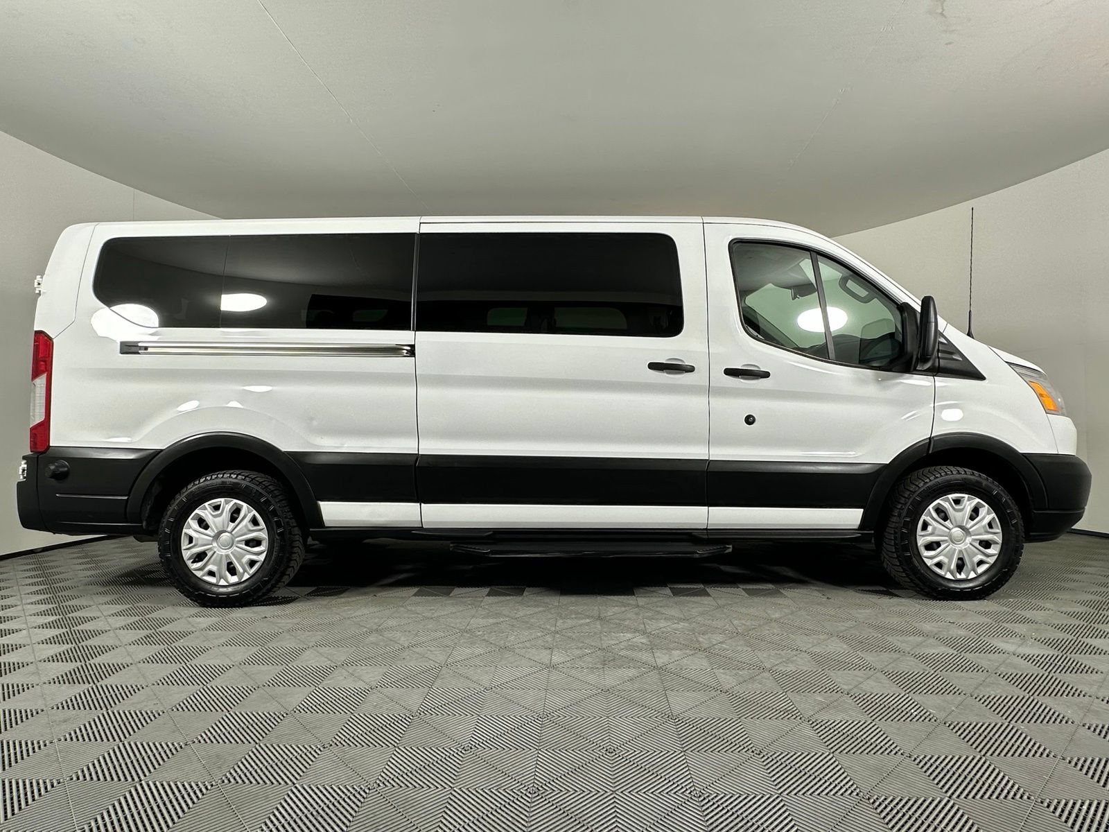 Used 2019 Ford Transit 350 XLT RWD image 27