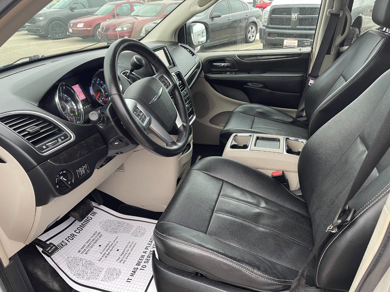 Used 2012 Chrysler Town & Country Touring-L w/ Entertainment Group #2 image 10