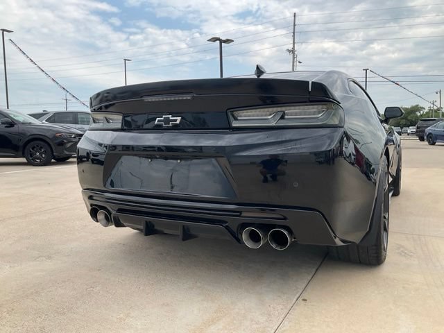 Used 2018 Chevrolet Camaro SS RWD image 32