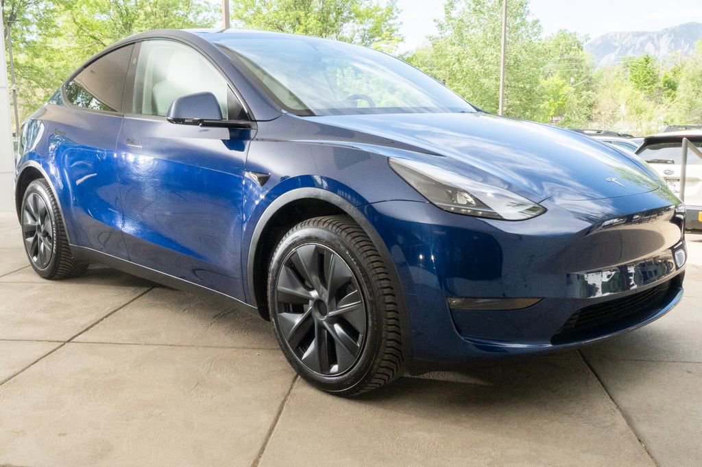 Used 2024 Tesla Model Y Long Range AWD/4WD image 2