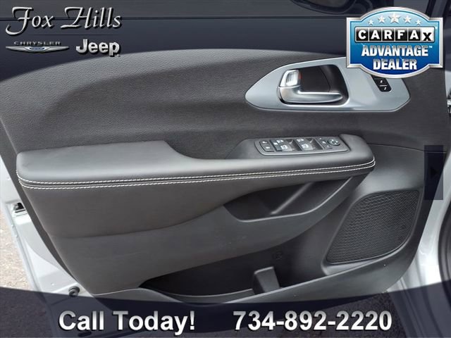 New 2026 Chrysler Pacifica Limited image 14