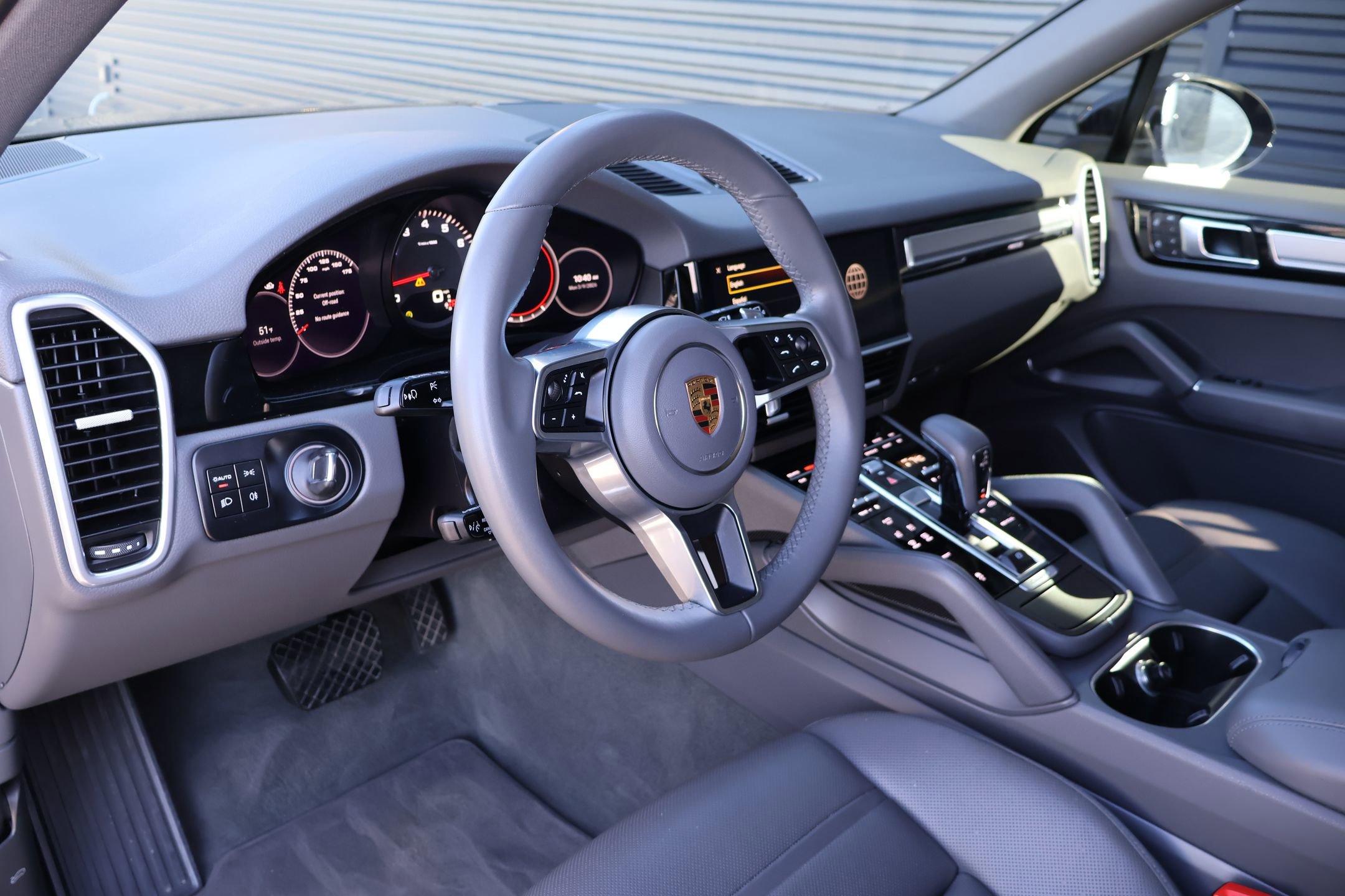Certified 2023 Porsche Cayenne Platinum Edition image 4