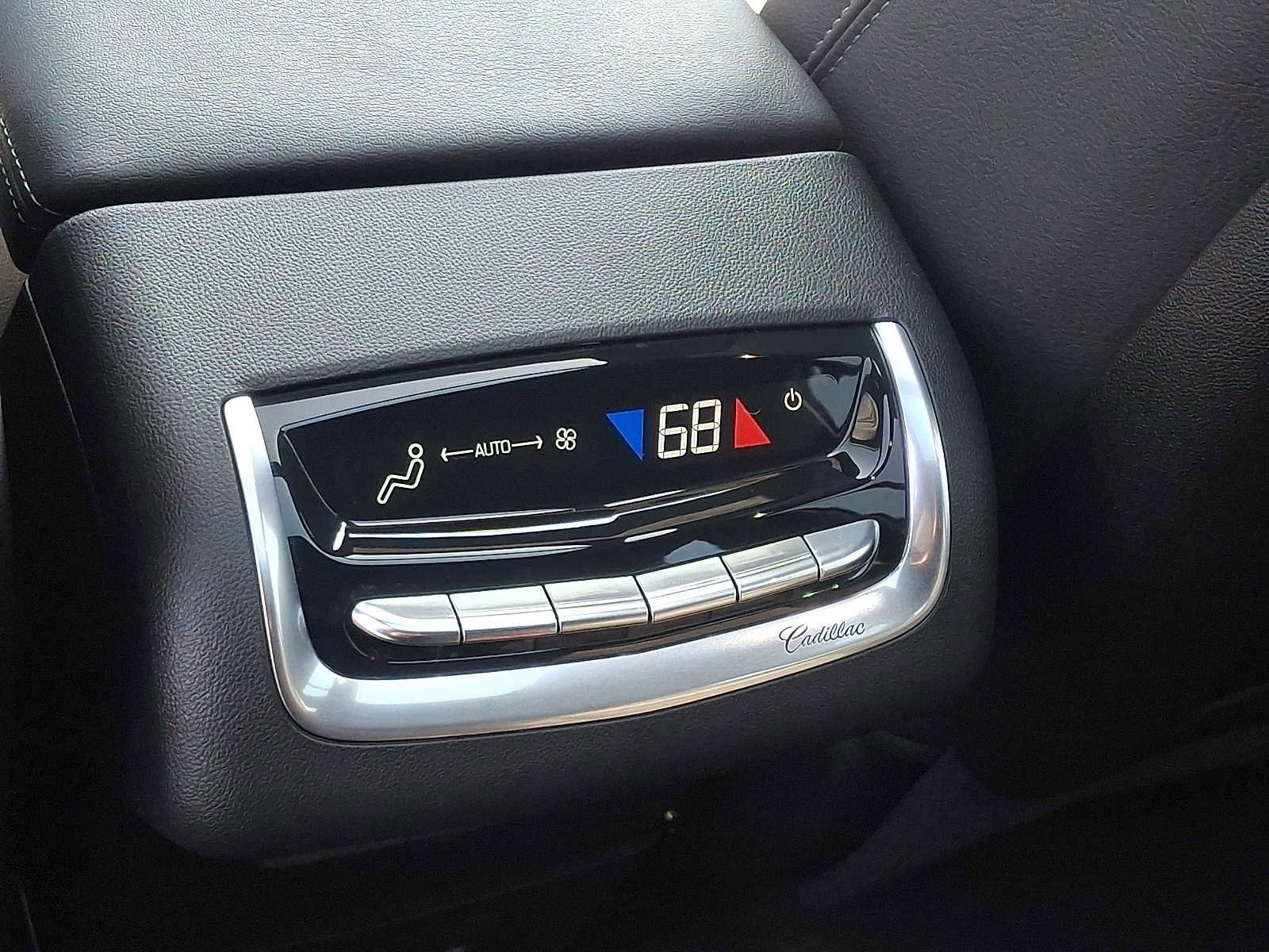 Used 2025 Cadillac XT6 Luxury AWD/4WD image 12