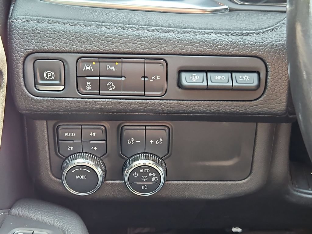 Used 2021 GMC Yukon XL Denali w/ Advanced Technology Package AWD/4WD image 18